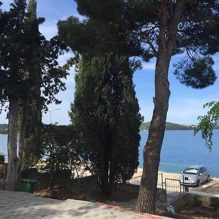 Cozy Place On The Beach Apartment Trogir Exterior photo