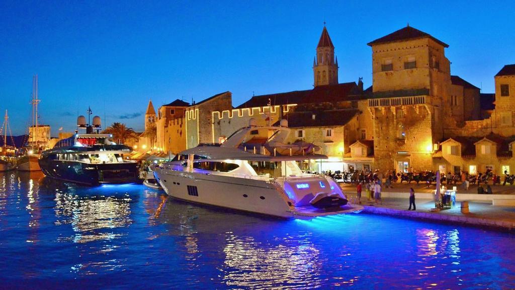 Cozy Place On The Beach Apartment Trogir Exterior photo