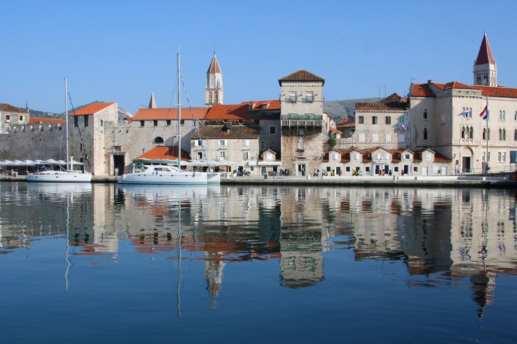 Cozy Place On The Beach Apartment Trogir Exterior photo